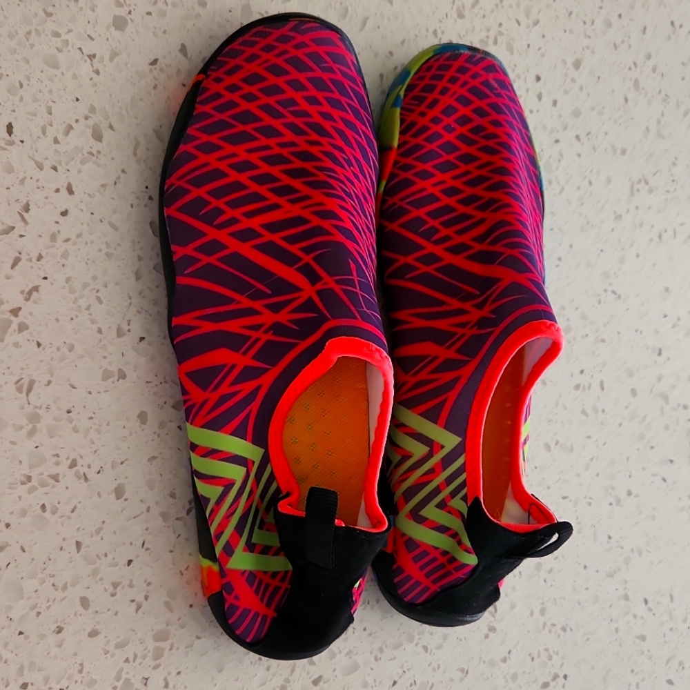 Swim shoes multi colored. Womens 6/7